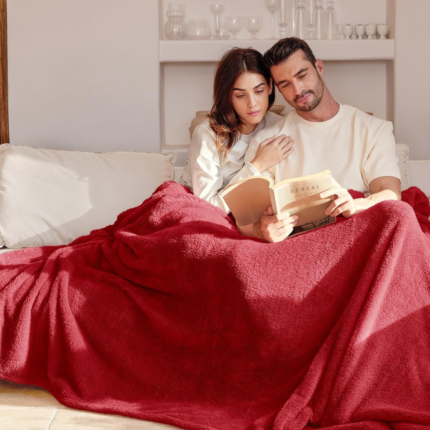 Exclusivo Mezcla Queen Size Flannel Fleece Blanket, Super Soft Velvet Plush Bed Blanket, Fuzzy Cozy and Warm for All Seasons, 90x90 Inches, Deep Red